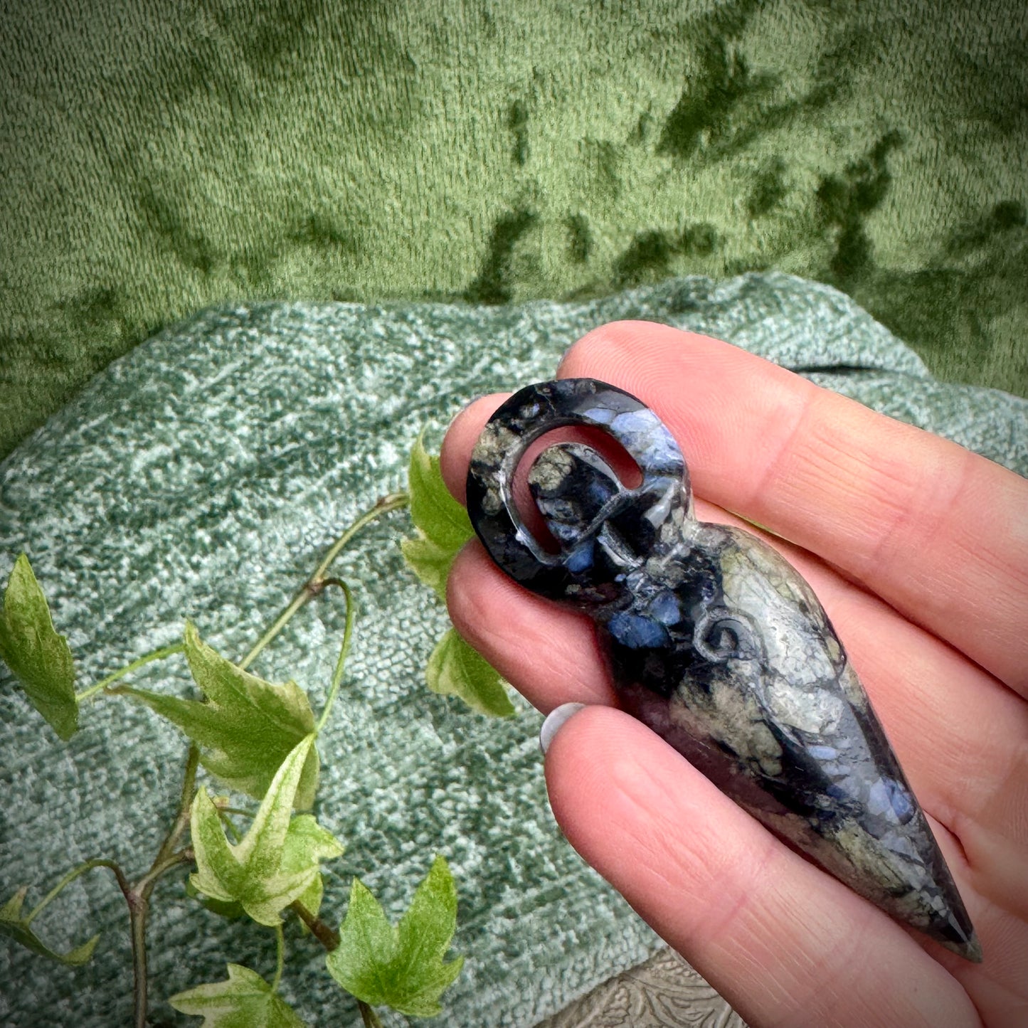 Llanite / Que Sera Crystal Goddess