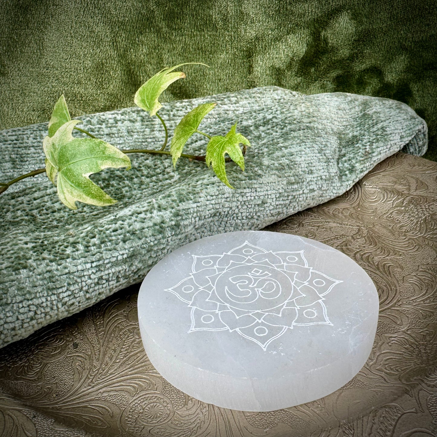 Selenite Round Engraved Plate